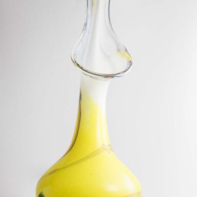 Vase serpent en verre jaune